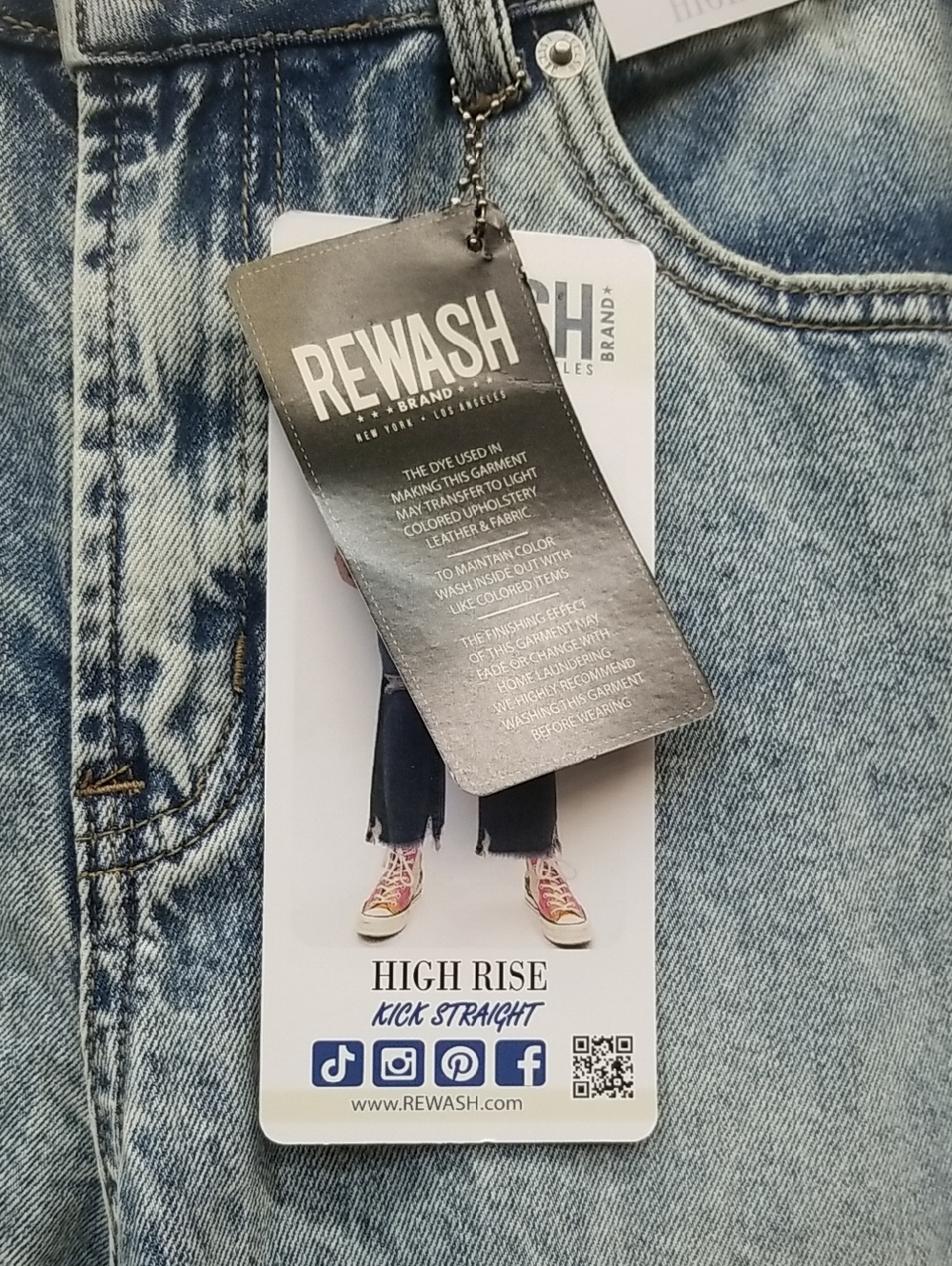 Womens NWT Rewash Light Blue Vintage Wash Straight Jeans - Picture 2 of 5